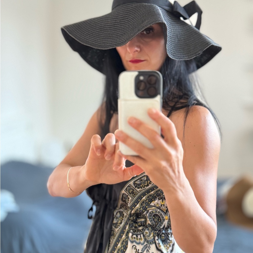 Beach hat - Picture 3 of 3